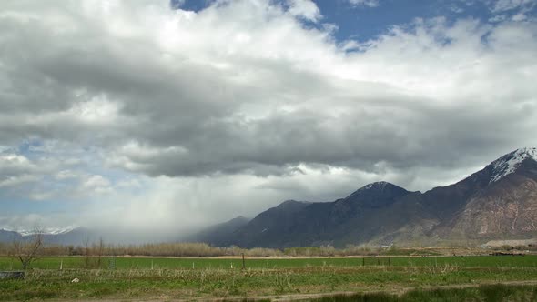 Storm moving over mountain tops in Utah Valley alt