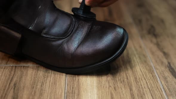 Caring For Leather Men's Shoes, Apply Brown Cream On Old Worn Out Shoes,  A Shoemaker Wipes Shoes.