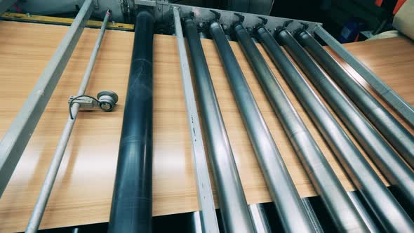 Industrial Rolling Conveyor Releasing Facing Panel