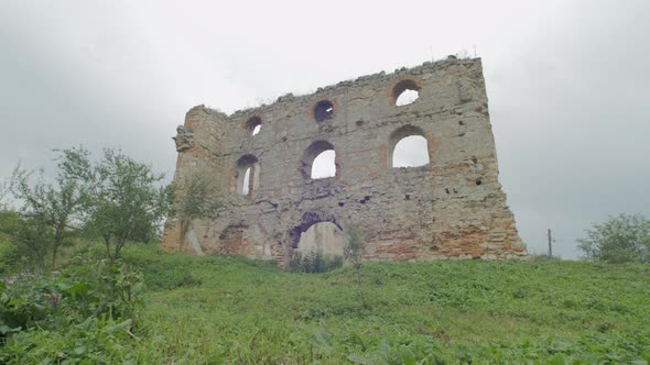 Hrymailiv synagogue ruins