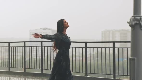 Pretty Woman Turns Dancing Under Heavy Rain on Viewpoint