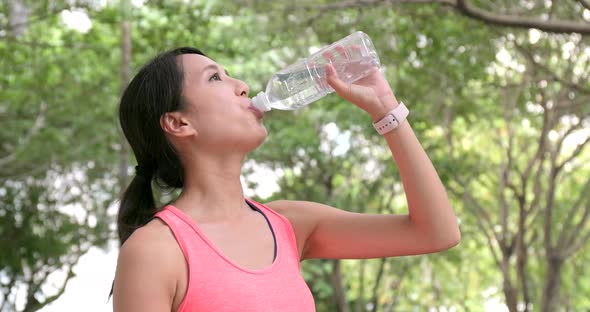 Sport woman drink of water