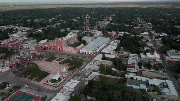 Rotation over main plaza of Motu, Yucatan