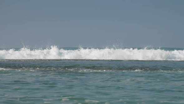 Breathtaking Boundless Turquoise Ocean with Large White Wave