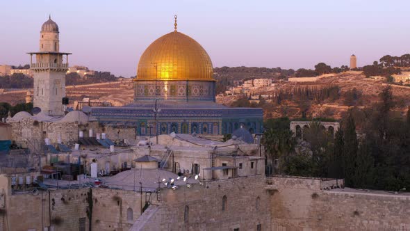 Close up time lapse of the Dome of the Rock as night falls