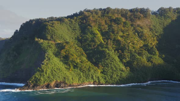 pan of maui's honomanu bay on the road to hana