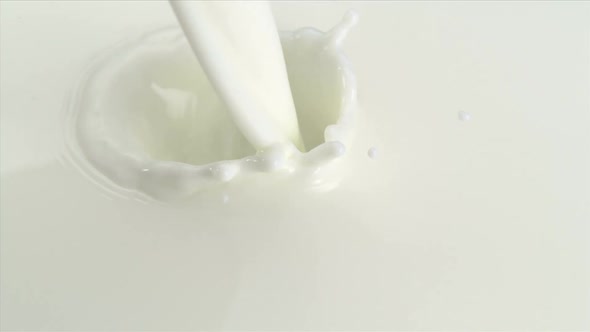 Close-up milk being poured, Slow Motion alt