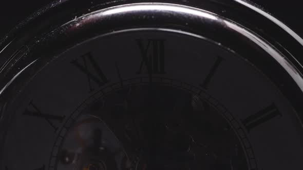 Mechanical watch reflecting moving light