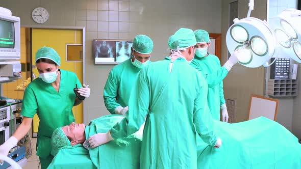 Surgical team preparing the patient to be operated