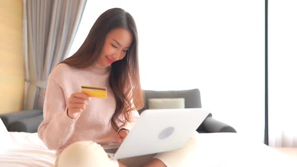 Woman use credit card for online shopping