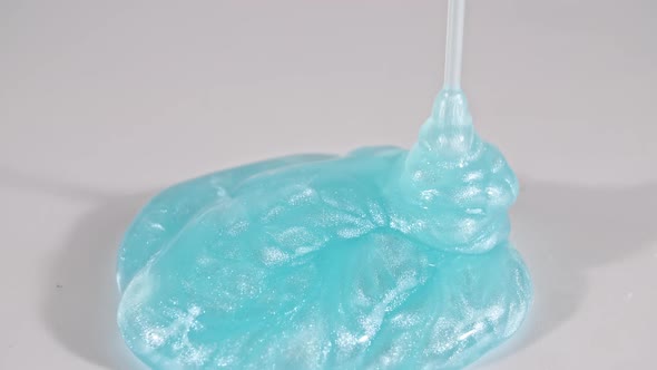 Pouring Transparent Blue Cosmetic Gel Cream With Molecule Bubbles