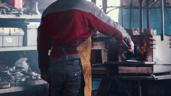 Blacksmith Puts Metal Chandelier in the Oven