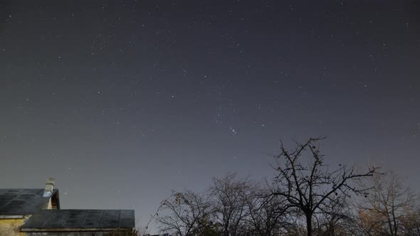 Timelapse of the nightsky with plenty of bright stars