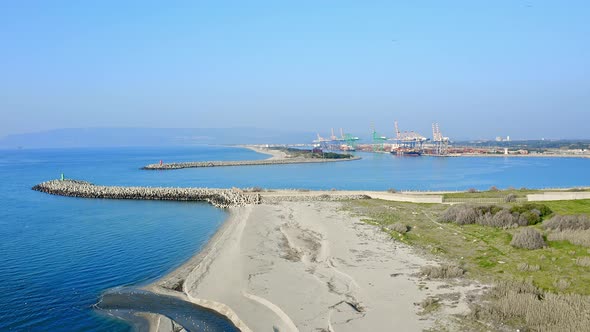 Port with container ships