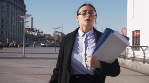 Young Business Woman Wear Eyeglasses in Hurry Running To a Meeting, Delay Hurrying Work Meeting