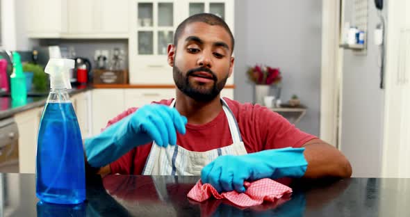 Man cleaning the kitchen worktop 4k