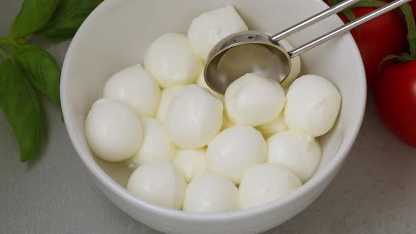  Bowl with white Italian mini mozzarella