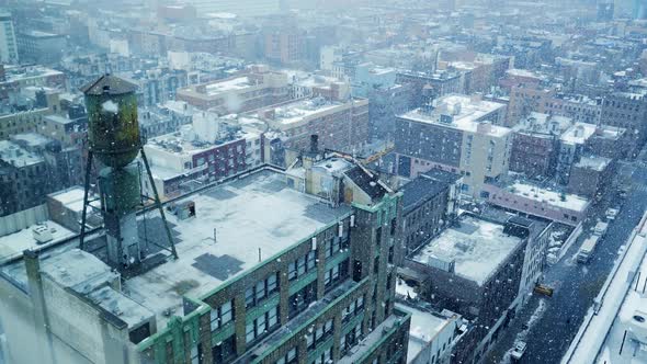 Heavy Snow Fall in the City in December Christmas Time alt