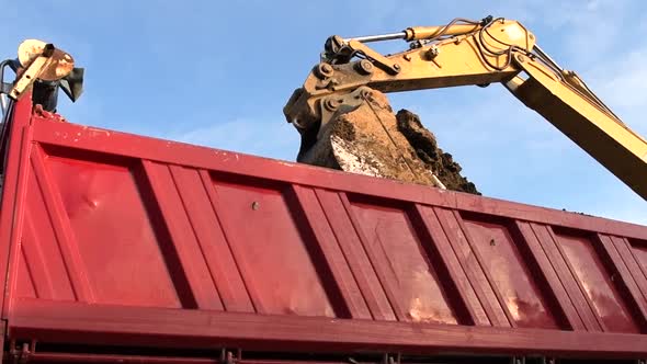 Excavator Loading Heavy Duty Dump Truck 