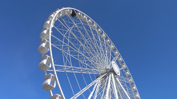 Ferris Wheel In Park alt