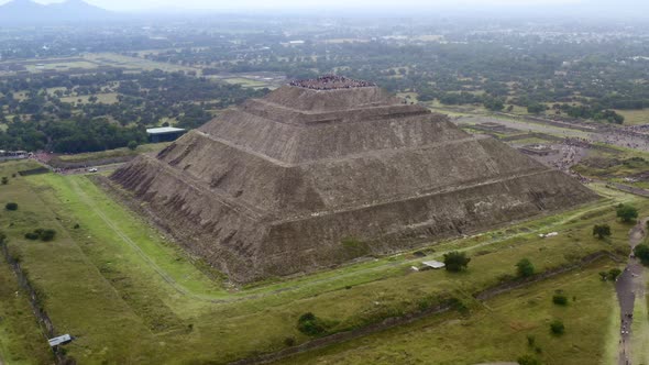 AERIAL: Teotihuacan, Mexico, Pyramids (Flying Around)