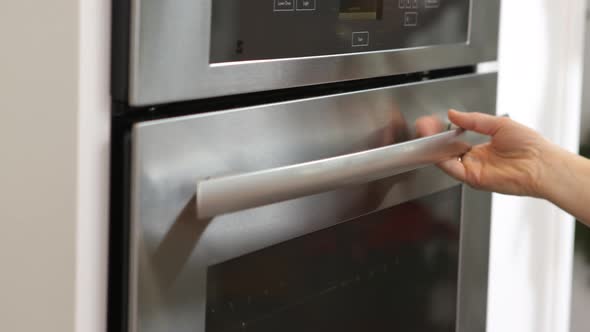 Putting gingerbread houses into oven