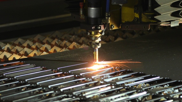 Cutting laser of sheet metal on automatic machine 