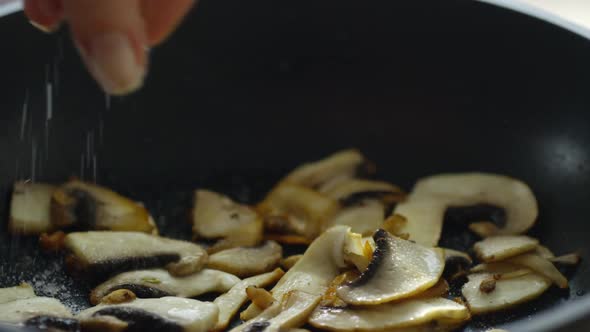 Salting Mushrooms During Frying