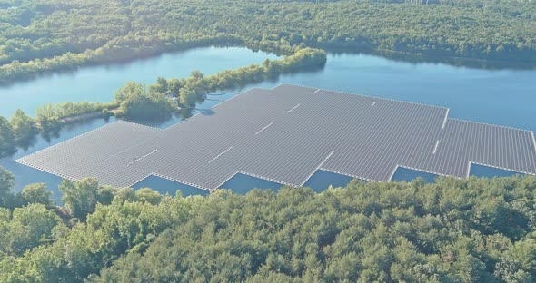 Alternative Renewable Energy of Photovoltaics in Solar Power Plant Floating on the Water in Lake