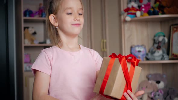 Holidays, Presents, Christmas, Childhood and People Concept - Smiling Little Girl with Gift Box