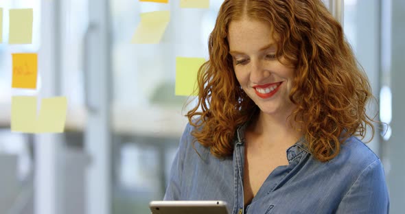 Businesswoman reading sticky notes and digital tablet 4k