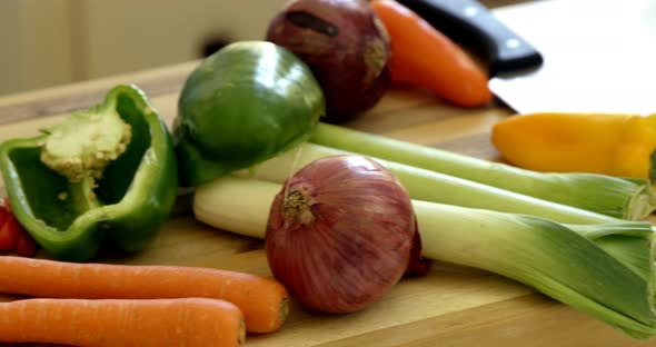 Fresh vegetables kept on the chopping board in kitchen