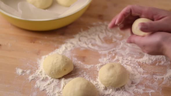 Shaping round yeast buns