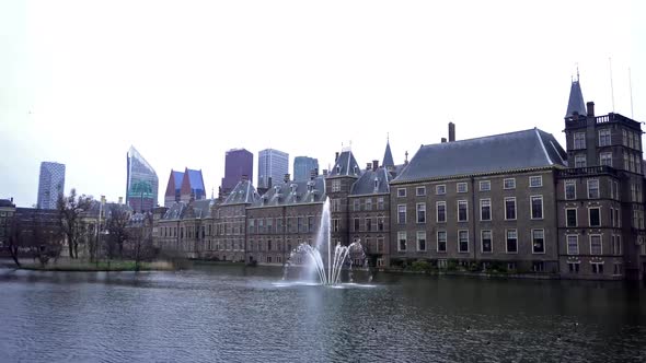 View of the Binnenhof House of Parliament and the Hofvijver lake with skyscrapers in the background.