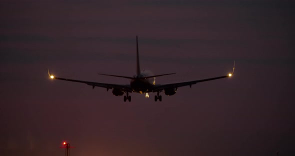 4K - Airplane landing at night on runway