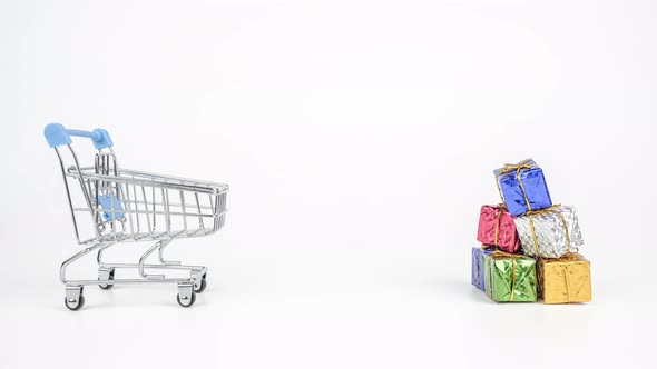 Stop motion animation Empty shopping cart are carrying gift box isolated on white background alt