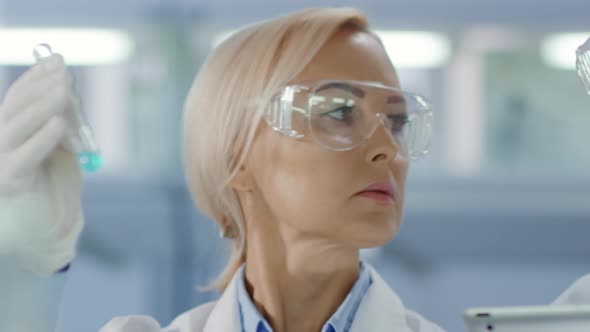 Two Colleagues Making Parental Test alt