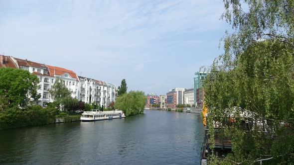 Berlin City - Spree River - Maobit Bridge