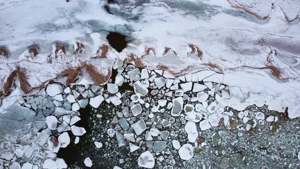 4K video of frozen mountains and icebergs