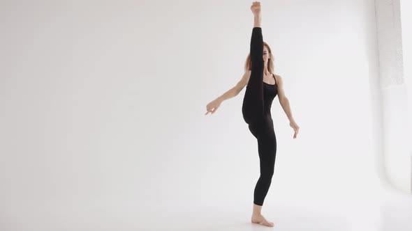 Spectacular Young Girl Doing Leg Swings in a Vertical Split During Training Stretching