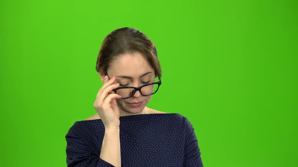 Brilliant Idea Comes To a Woman, Wow. Green Screen