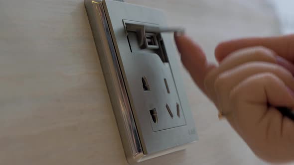 Female Hand Plugs in Cord to Desk Power Console