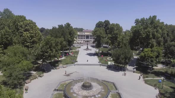 Tashkent Pedagogical University. monument to A. S. Pushkin