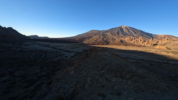 Cliff Rock and Mountain Surfing with a FPV Drone in a Desert and Moon Like Sandy and Rocky Landscape