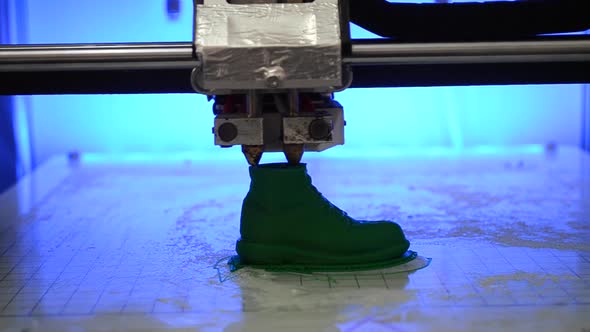 3D Printer Prints the Form of Molten Plastic Green