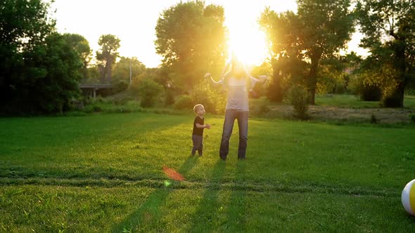 Summer Vacation Nature Happy Family Childhood Paternity Father Day Dad with Small Preschool Children