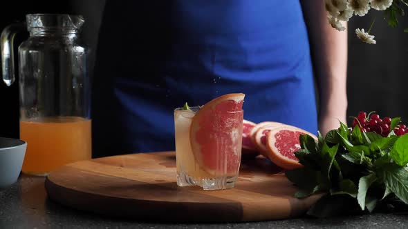 Preparation Grapefruit lemonade with ice