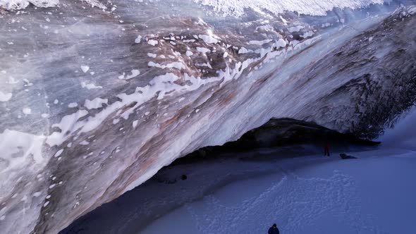 A Huge Ice Wave Froze in the Mountains