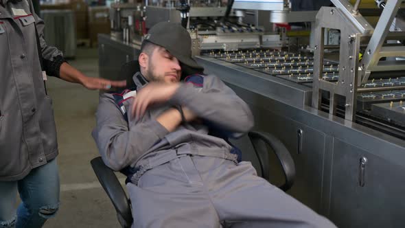 The production manager woke up a worker who fell asleep in production