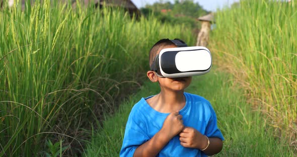 Frightening Virtual Reality World alt